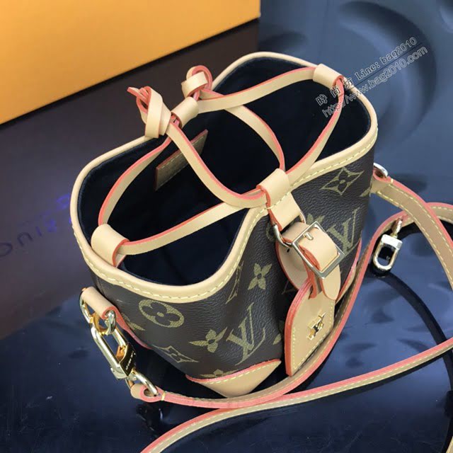LV包包 LV新款女包 M57099 2020新款走秀mini包 LV老花黃皮小水桶包  ydh3749